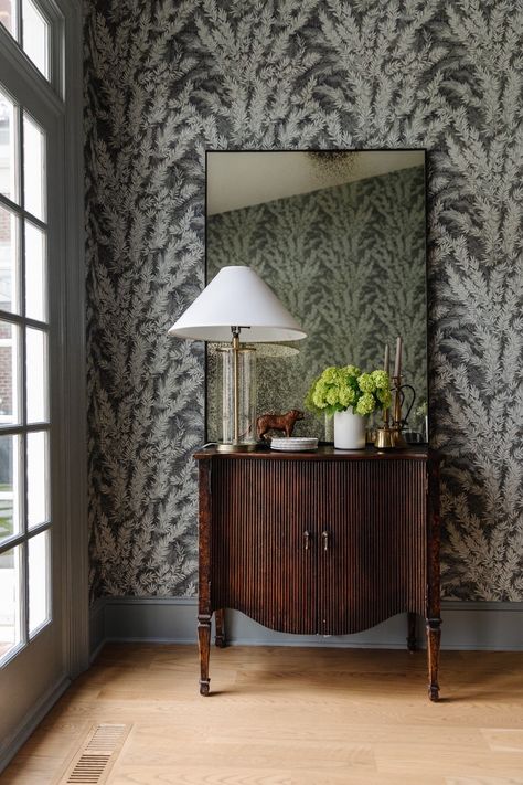 Transitional Dining Room Wallpaper, Amber Interiors Wallpaper, Chris Loves Julia Office, Vintage Dining Room Wallpaper, Chris Loves Julia Dining Room, Chris Loves Julia Wallpaper, Wallpaper And Wainscoting Bedroom, Green Wallpaper Dining Room, Wallpapered Dining Room