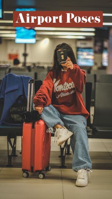 Airport Pose, Cute Airport Outfit, Travel Instagram Ideas, International Travel Essentials, Photo Voyage, Travel Photoshoot, Travel Pose, Airport Pictures, Travel Picture Ideas