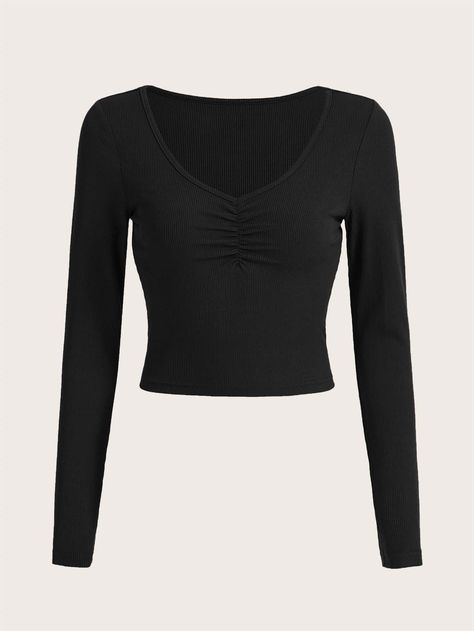 Fitted Cropped Top, Cute Y2k Shirts, Cute Shirts Y2k, Black Y2k Shirt, Black Full Sleeve Top, Black Shirt Aesthetic, Tight Shirt Outfit, Black Crop Long Sleeve, Black Long Sleeve Outfit