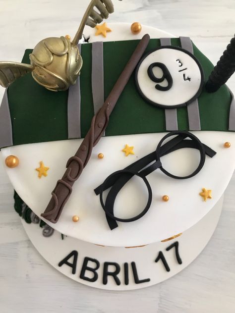 Slytherin Cake Ideas, Slytherin Birthday Cake, Harry Potter Pasta, Slytherin Cake, Harry Potter Cake Ideas, Harry Potter Theme Cake, Gateau Harry Potter, Jasmine Cake, Batman Birthday Cakes