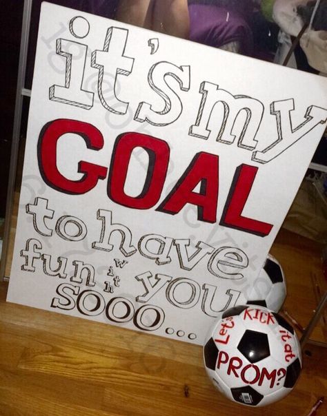 Soccer Promposals, Prom Proposals For Guys, Prom Promposal Ideas, Creative Promposal, Tips For Prom, Prom Proposal Ideas, Girl Ask Guy, Creative Prom Proposal Ideas, Sadies Proposal