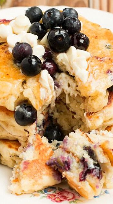 The Best Blueberry White Chocolate Pancakes White Chocolate Pancakes, White Chocolate Chip Pancakes, Heavy Breakfast, Blueberry White Chocolate, Blueberry Buttermilk Pancakes, Blueberry Pancakes Recipe, French Toast Waffles, Breakfast Spread, Chocolate Blueberry