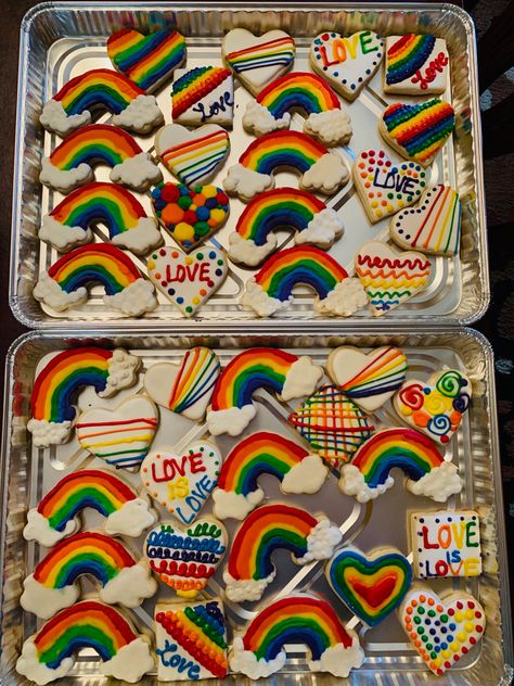 Pride Cookies, Rainbow Baking, Rainbow Desserts, Coming Out Party, Gay Christmas, Rainbow Food, Pride Day, Christmas Lunch, Rainbow Birthday Party