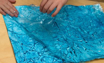 Plastic Wrap Painting Saran Wrap Painting, Plastic Wrap Painting, Underwater Painting, Plastic Folders, Geometric Abstraction, Saran Wrap, Painting Activities, Cling Wrap, Kid Art