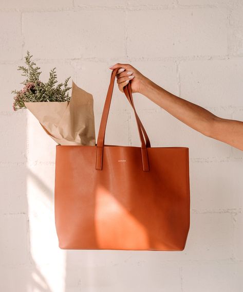 Your Next It Bag May Be Made Out Of Apple Leather #refinery29 https://www.refinery29.com/en-ca/interview-samara-handbags Leather Bag Product Photography, Handbag Shoot Ideas, Product Photography Ideas Bags, Bags Shoot, Shooting Bags, Apple Leather, Photography Bags, Vegan Handbags, Clothing Photography