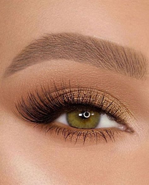 makeup for green eyes Soft Glam Makeup Looks, Green Dress Makeup, Gold Eyeshadow Looks, Glam Makeup Looks, Makeup Looks To Try, Eyeshadow For Green Eyes, Ball Makeup, Shimmer Eye Makeup, Makeup Looks For Green Eyes