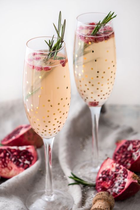 Pomegranate Prosecco Kombucha Cocktail Pomegranate Kombucha, Kombucha Cocktail, Sweet Cocktail, Coffee Milkshake, Prosecco Cocktails, Winter Cocktails, Champagne Cocktail, Jolly Rancher, Christmas Cocktails