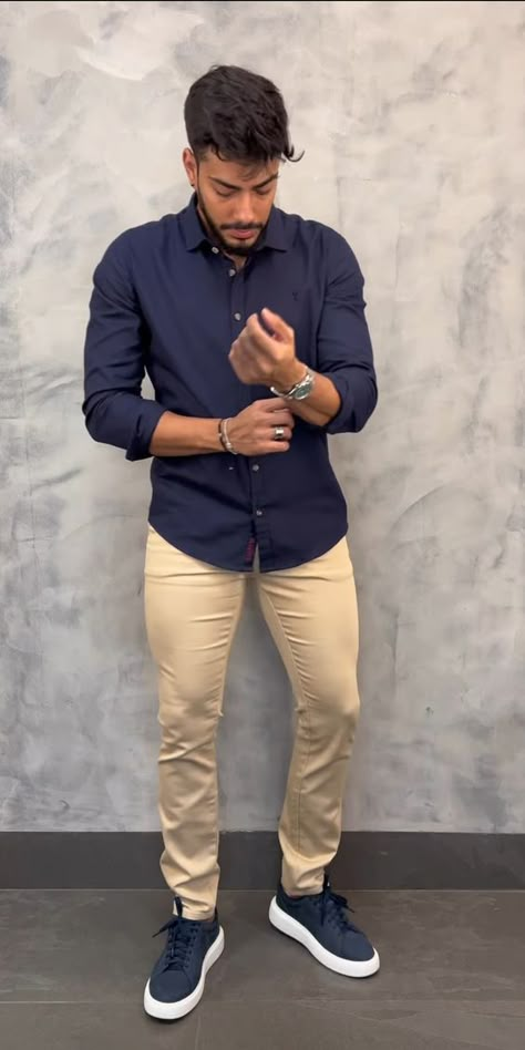 20 SMART CASUAL WORK OUTFITS FOR MEN - valemoods Casual Work Outfits For Men, Work Outfits For Men, Smart Casual Work Outfit, Smart Casual Menswear, Mens Business Casual Outfits, Mens Smart Casual Outfits, Smart Casual Work, Classy Outfits Men, Men Fashion Casual Shirts