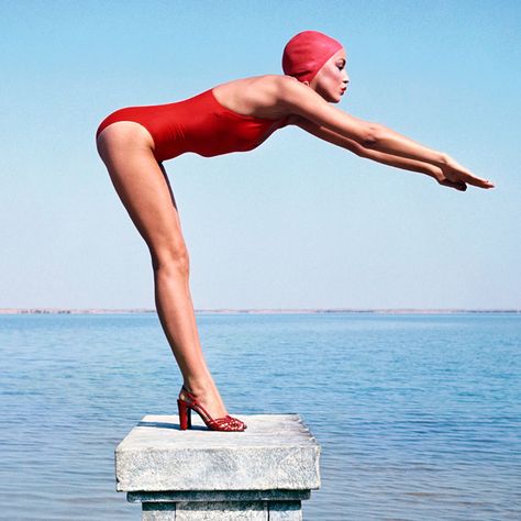 Retro Swimmer, Vintage Swimmer, Norman Parkinson, Swimming Photography, Retro Swim, Jerry Hall, Vintage Swim, Affinity Designer, Swim Caps