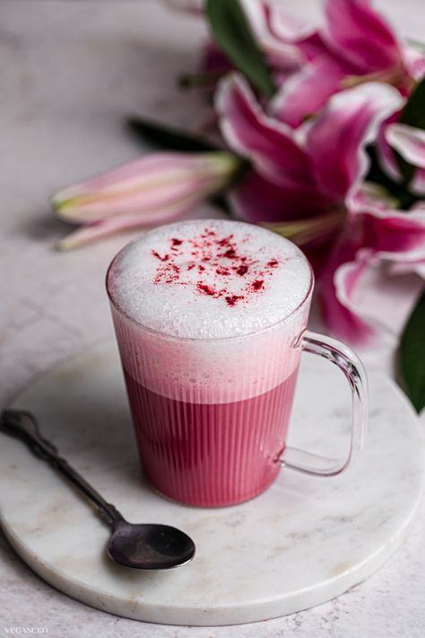 Beautifying Beetroot Powder Latte - Veganced Beet Latte, Beetroot Latte, Mixology Recipes, Milk Syrup, Drink Recipes Nonalcoholic, Beetroot Powder, Morning Drinks, Frothing Milk, Latte Recipe