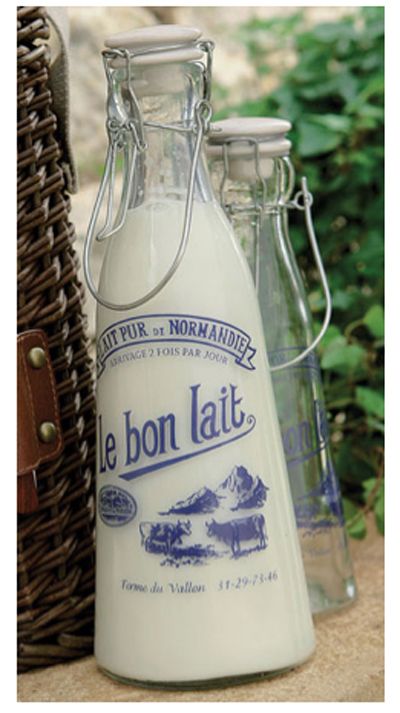 French milk bottles | Les Petites Gourmettes ᘡղbᘠ Keyring Packaging, Glass Front Refrigerator, Tuesday Inspiration, Packaging Idea, Vignette Design, Crumb Quilt, Glass Milk Bottles, Heart Keyring, Milk Bottles