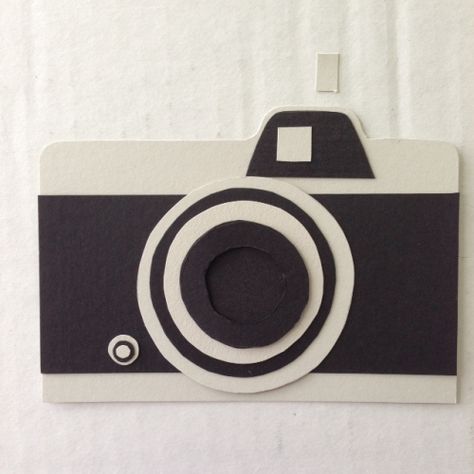 DIY: Paper Camera – The No Makeup Mantra Camera Birthday Cards, Camera Diy Gift, Cardboard Camera Diy, Paper Camera Craft, Diy Camera Craft, Paper Camera Template, Camera Invitation, Camera Paper Craft, Diy Paper Camera