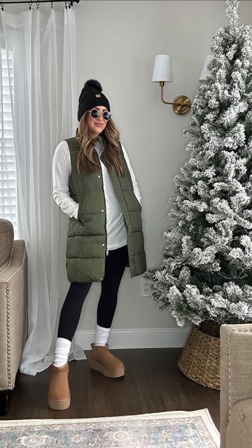 White Puff Vest Outfit, Green Puffer Vest Outfit, Neutral Outfits Casual, Long Puffer Vest Outfit, Vests Outfits, Green Vest Outfit, Quilted Vest Outfit, Puffy Vest Outfit, Long Puffer Vest