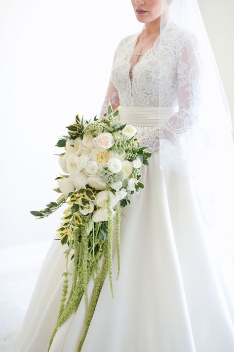 Bouquet With Amaranthus, Amaranthus Bouquet, Wedding Cake Hydrangea, Villa Woodbine Wedding, Villa Woodbine, Polish Wedding, Floral Runner, Elegant Bouquet, Romantic Bride