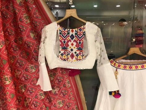 Navratri Special Blouse Design, Patoda Chaniya Choli, Patoda Chaniya Choli Design, Blouse For Chaniya Choli, Navratri Chaniya Choli Latest 2022, Chaniya Choli Blouse Designs Latest, Navratri Choli Designs, Latest Chaniya Choli Design For Navratri, Navratri Chaniya Choli Blouse Pattern