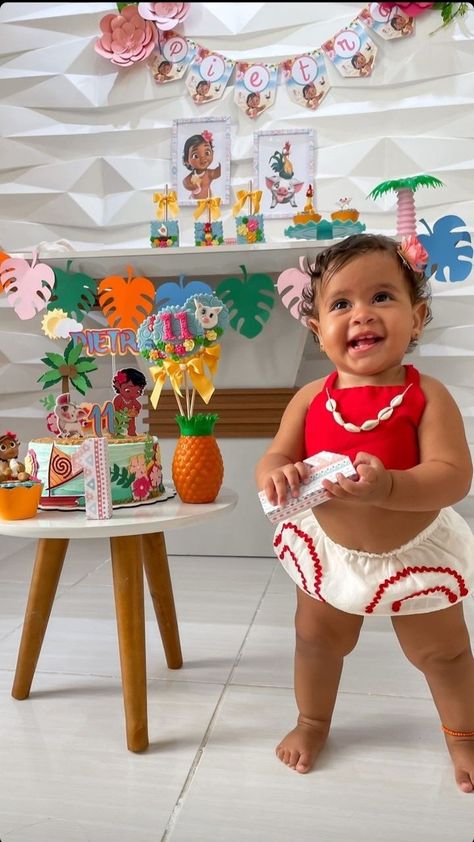 Mona Theme Birthday Party, Baby Moana Photoshoot, Moana 1st Birthday Photoshoot, 1st Birthday Moana Theme, Birthday Moana Party Ideas, Moana 1st Birthday Party Ideas, Moana Photoshoot Ideas, Baby Moana Birthday Party Ideas, Moana Birthday Theme