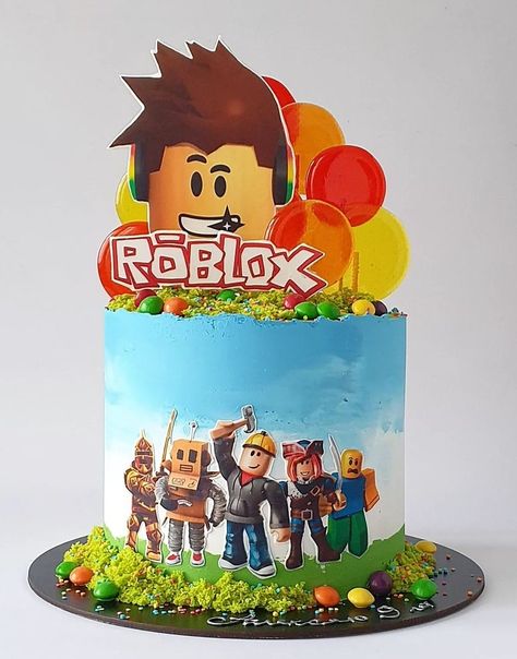 Roblox Pool Party Ideas, Roblox Cake Ideas For Boys, Tort Roblox, Roblox Cake Boys, Roblox Themed Cake, Roblox Cake Ideas, Roblox Cakes, Racing Car Cake, Ironman Cake