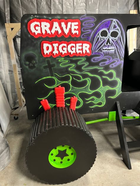 Monster truck bed build Grave Digger Bed, Monster Truck Bedroom, Monster Truck Bed, Grave Digger Monster Truck, Truck Bedroom, Monster Truck Kids, Diy Monsters, Grave Digger, Signature Ideas