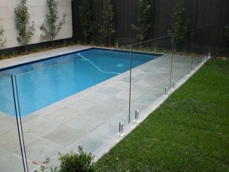 30 Stylish And Practical Pool Fence Designs Glass Fencing, Doll Organization, Kleiner Pool Design, Glass Pool Fencing, Glass Fence, Small Fence, Pool Landscape, Pool Landscape Design, Glass Pool