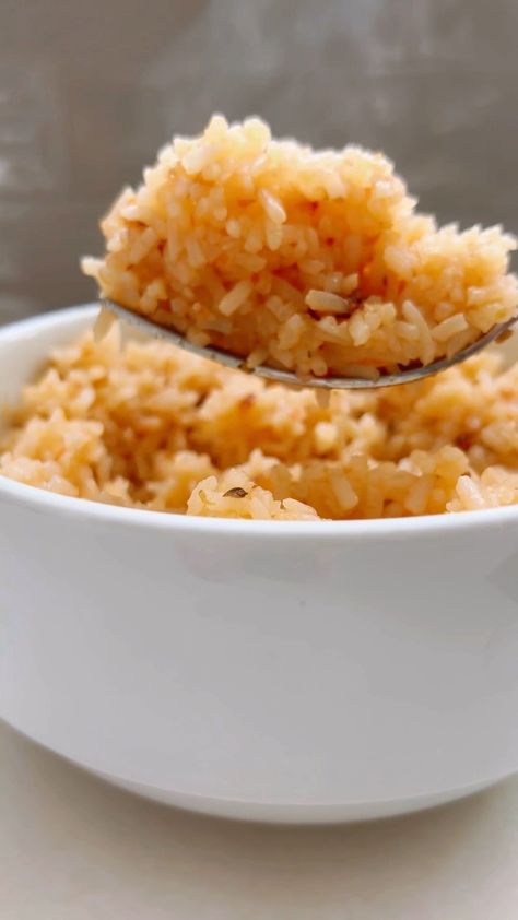 Oven Baked Mexican Rice For A Crowd, Oven Baked Spanish Rice, Mexican Rice Baked In Oven, Oven Baked Mexican Rice, Mexican Rice In Oven, Oven Mexican Rice, Oven Spanish Rice, Oven Rice Recipe, Baked Mexican Rice