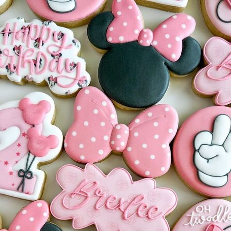 Madison Hunt on Instagram: "Oh TWOdles!!💕 Happy birthday, Brexlee!

Minnie Mouse face design by @sjcookiez 

#lubbockcookies #lubbockcustomcookies #decoratedcookies #decoratedsugarcookies #minniemousecookies #birthdaycookies #2ndbirthdaycookies #birthdaygirl" Minnie Mouse Twodles Birthday Decorations, Minnie Mouse Birthday Ideas 3rd, Minnie Mouse Birthday Cake Ideas 2nd, Minnie Mouse Cookies 1st Birthday, Twodles Birthday Cookies, Oh Twodles Birthday Girl Cookies, Mickey Mouse 3rd Birthday Girl, Oh Twodles Birthday Girl Food, Minnie Mouse Cookies 2nd Birthday