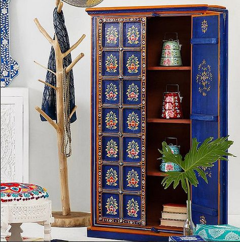 Indian Painted Furniture, Diy Almirah, Indian Cupboard Design For Bedroom, Old Almirah Makeover, Godrej Almirah Makeover, Indian Cupboard Design, Steel Almirah Makeover, Steel Almirah Painting Ideas, Cupboard Decoration