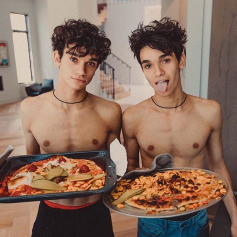 Anyone want our homemade pizza..? @marcusdobre Lucas And Marcus Dobre, Lucas And Marcus, The Dobre Twins, Dobre Twins, Marcus And Lucas, Lucas Dobre, Dobre Brothers, Marcus Dobre, Team 10