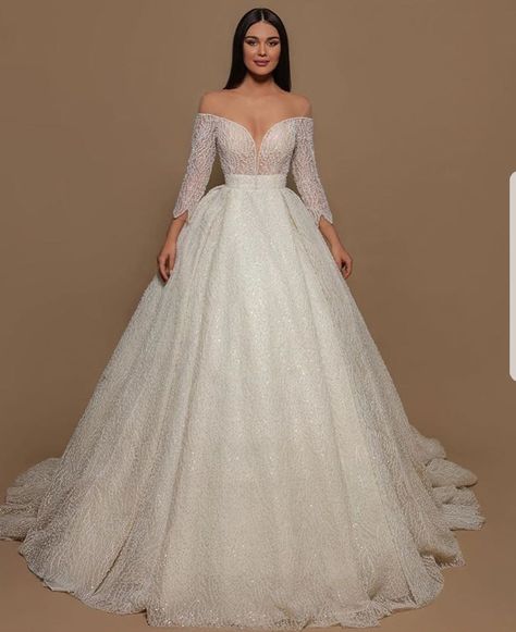 Wedding Dress Big Arms, Wedding Gown For Short Bride, Wedding Dress Plus Size Sleeves, Wedding Dress For Chubby Brides, Wedding Gown For Chubby Brides, Big Wedding Dresses, Simple Wedding Gowns, Bride Dress Simple, Elegant Ball Gowns