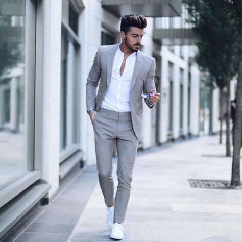 Men, What To Wear To A Wedding In This Summer 22  #men #outfits #UrbanMenOutfits #menfashion #menswear #mensguides #stylish #trendy #suits #streetstyle #wedding Beach Wedding Suits, Suits Men Business, Wedding Suits Groom, Trendy Mens Fashion, Dress Suits For Men, Slim Suit, Grey Suit, Smart Business, Tuxedo Wedding