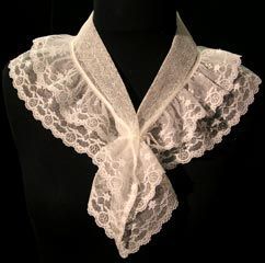 Fichu onr neck scarf, used to fill in the neckline in regency gowns for modesty. Regency Gown, Regency Era Fashion, Period Dress, Regency Dress, Regency Fashion, Linens And Lace, Historical Costume, Neck Scarf, Lace Collar