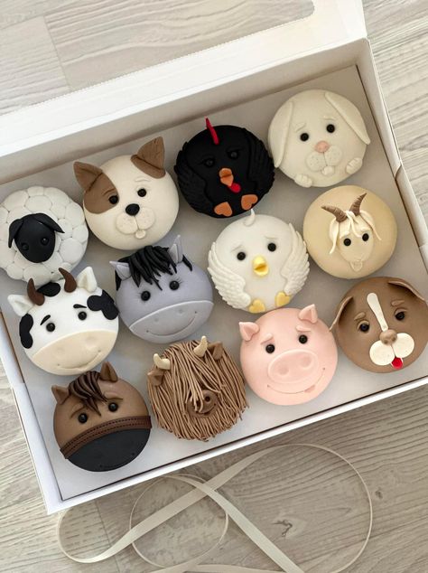 Donkey Cupcakes, Animal Cupcakes Easy, Animals Cupcakes, Novelty Cupcakes, Easy Cupcakes Decoration, Farm Animal Cupcakes, Animal Cupcake, Cupcake Inspiration, Bakery Design Interior