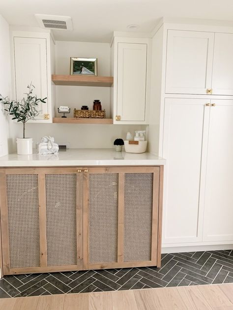 Pink Laundry Rooms, Laundry Room Design Ideas, Laundry Nook, Hidden Laundry, Laundry Room Flooring, Laundry Cabinets, Joinery Design, Laundry Room Cabinets, Laundry Room Inspiration