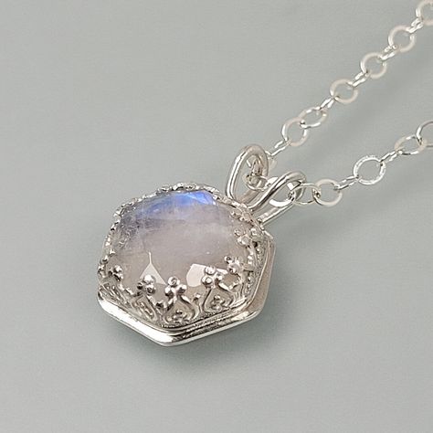 Moonstone Necklace Vintage, Moonstone Jewelry Necklace, Magical Pendant, Moonstone Necklace Silver, Crystal Locket, Fantasy Necklace, Silver Locket Necklace, Vintage Silver Jewelry, Useful Ideas