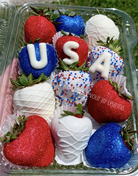 Chocolate Covered Strawberries Memorial Day, 4th Of July Dipped Strawberries, Memorial Day Strawberries, Fourth Of July Chocolate Strawberries, 4th Of July Chocolate Covered Strawberry, Fourth Of July Strawberries, 4th Of July Strawberries, Halloween Chocolate Covered Strawberries, Berry Ideas