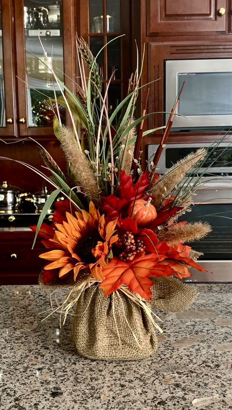 Fall Silk Flower Arrangements, Thanksgiving Floral Arrangements, Halloween Floral Arrangements, Fall Yard Decor, Fall Decor Diy Crafts, Fall Grapevine Wreaths, Fall Flower Arrangements, Easy Paper Flowers, Fall Floral Arrangements