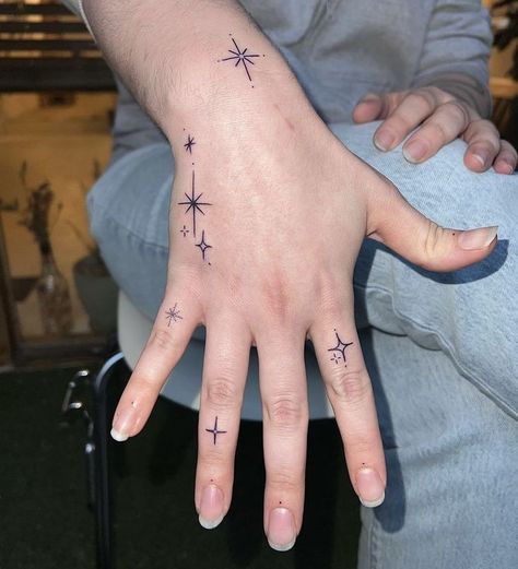 Star Knee Tattoo, Nonbinary Tattoo, Do It Yourself Tattoo, Tatuaje Studio Ghibli, Gifts For Eid, Pola Tato, Tattoo Sheet, Tattoo Inspiration Men, Kawaii Tattoo