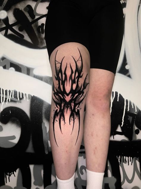 Cybersigilism Knee Tattoo, Thigh Tattoos Women Goth, Gothic Knee Tattoo, Black Out Leg Tattoo, Dark Black Tattoos, Black Ornamental Tattoo, Black Work Tattoo Blackwork, Edgy Tattoo Ideas, Dark Ornamental Tattoo