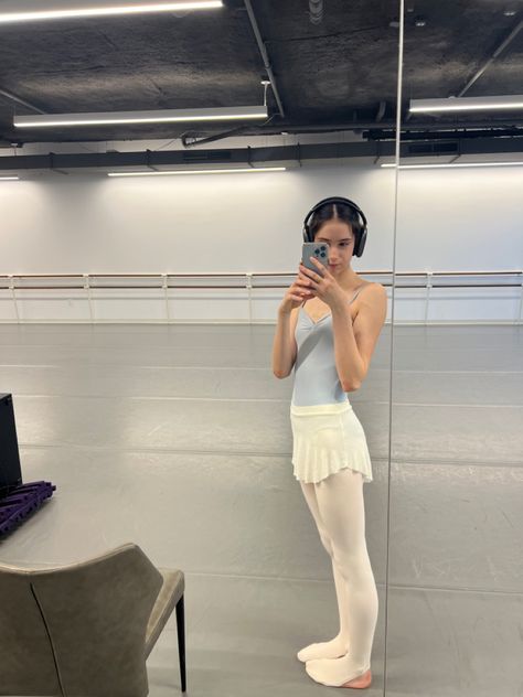 Ballet Practice Outfit, Plus Size Ballet, Ballet Class Outfit, Ballet Fits, Dance Outfits Ballet, Ballet Attire, Ballet Outfits, Dancer Style, Ballet Practice