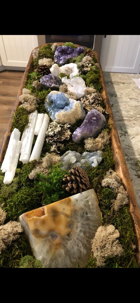 Bowl Of Rocks Decor, Rocks And Candles Centerpiece, Rock Display Table, Crystal Rock Display Ideas, Rock Storage Ideas, Moss In A Bowl, Rock Centerpieces, Rock Collection Display Ideas, Earthy Centerpieces