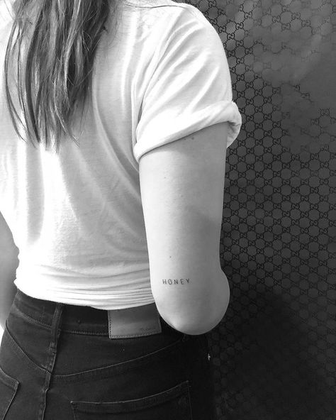 Above Elbow Tattoo, Jonboy Tattoo, Tattoos Infinity, Tattoos Mandala, Elbow Tattoos, Text Tattoo, Inspiration Tattoo, Chloe Bennet, Tattoos Geometric