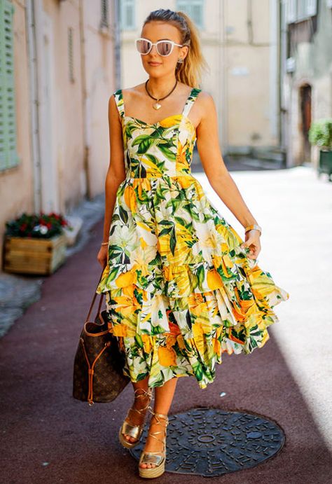 Dress With Lemon Print, Lemon Print Clothing, Lemon Print Outfit, Green And Yellow Outfit Ideas, Lemon Dress Outfit, Talia Storm, Lemon Outfit, Lemon Dresses, Lemon Fashion