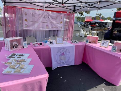 Bake Sale Displays, Booth Display Ideas Diy, Handmade Jewelry Display, Vendor Booth Display, Snack Display, Farmers Market Display, Cake Pop Displays, Craft Fair Booth Display, Vendor Table