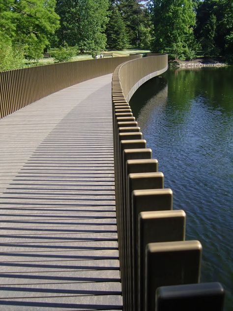 John Pawson Architect, Bridge Ideas, Landscape Bridge, London Bridges, Bridges Architecture, Garden Details, Compound Wall Design, Pool Water Features, John Pawson