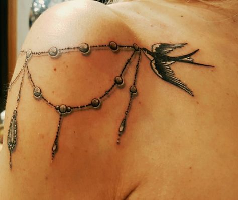 #tattoo #necklace #birds #pearls Pearl Necklace Tattoo, Pearls Tattoo, Tattoo Necklace, Pearl Tattoo, Necklace Tattoo, Ancient Tattoo, Tattoo Needles, Tattoo Outline, Beautiful Body