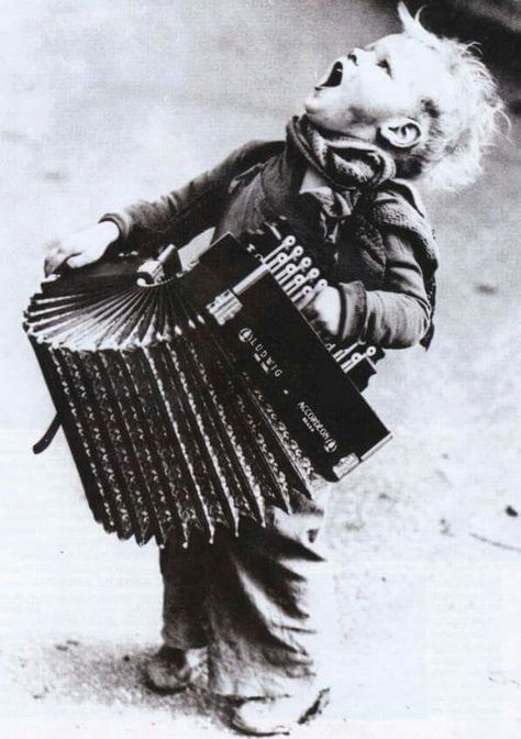 Small boy singing and playing accordian, France,  1930 Humor Twitter, Vintage Foto's, Robert Doisneau, Photo Vintage, Black White Photos, 인물 사진, White Photo, Pics Art, Vintage Pictures