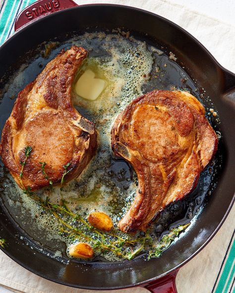 How To Make Easy Pan-Fried Pork Chops on the Stove. Need recipes and ideas for dinner tonight? These skillet chops don't require any time to be baked in the oven -- they cook completely on the stovetop. We love a cast iron pan for this! You'll need bone in pork chops, salt, brown sugar, butter, thyme and garlic. Pork Chops Bone In, Fried Pork Chop Recipes, Pan Fried Pork Chops, Easy Pork Chops, Pork Chop Recipes Baked, Easy Pork Chop Recipes, Fried Pork Chops, Cook Dinner, How To Cook Pork