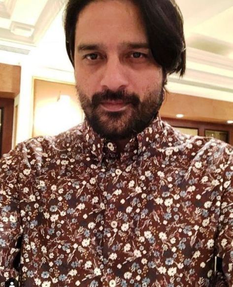 Jaideep Ahlawat Wiki, Age, Height, Wife, Family, Biography & More Brown Hair, Shahid Khan, Female Motorcycle Riders, Black Families, Hindi Film, Indian Army, Brown Hair Colors, Eye Color, Short Film