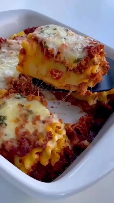 Easy Lasagne Recipes, Crock Pot Inspired Lasagna Recipes, Biscuits Diététiques, Diy Beton, Makeup Order, Nice Food, Fair Food Recipes, Food Videos Cooking, Easy Pasta