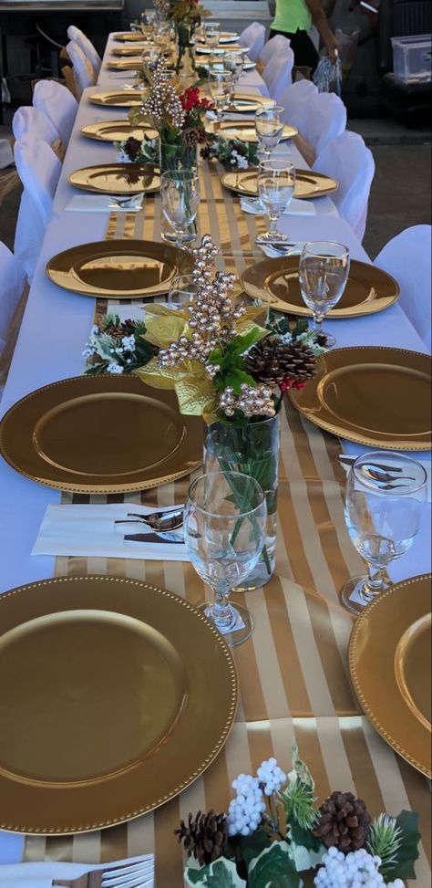 Diy Birthday Dinner Table Decor, Aesthetic Party Table Decor, Brown Themed Dinner Party, Glamour Table Setting, Home Birthday Dinner Table Settings, 60th Birthday Party Table Set Up, Graduation Dinner Set Up, 50th Birthday Dinner Table Decorations, Table Set Up For Birthday Party