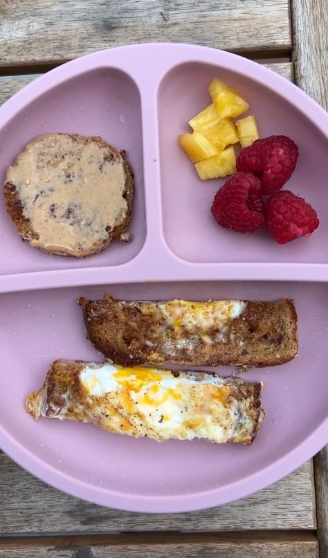 9-month-old Baby Breakfast Idea - The Savvy Spoon Baby Breakfast Ideas, Blw Breakfast Ideas, 9 Month Old Baby Food, Baby Food Breakfast, Yoghurt Breakfast, 9 Month Baby Food, Baby Led Weaning Breakfast, Menu Sarapan Sehat, Baby Breakfast